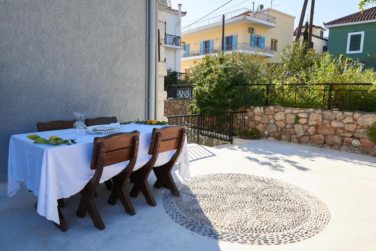 Galaxidaki 1857 Guesthouse Galaxidi ภายนอก รูปภาพ